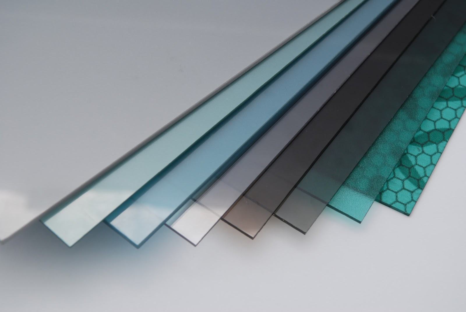 Tấm nhựa polycarbonate với nhiều mẫu mã và màu sắc