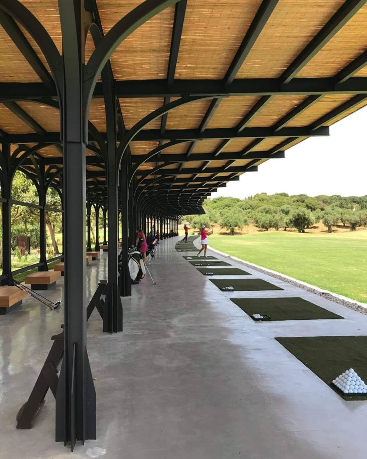 thiết kế mái che trong sân golf