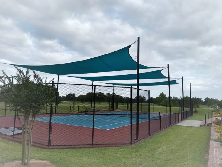 mái che sân pickleball tứ giác